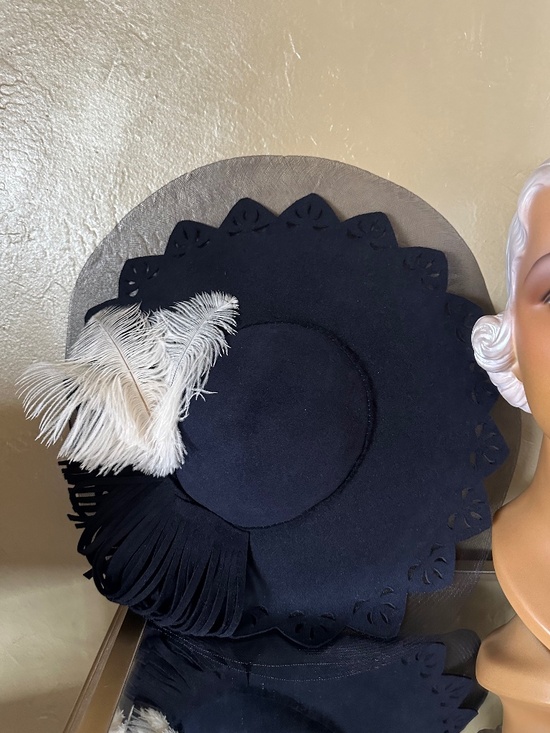HIGH FASHION VINTAGE NAVY FELT WIDE BRIM HAT + CUTOUTS/CRIN EDGE/FEATHERS